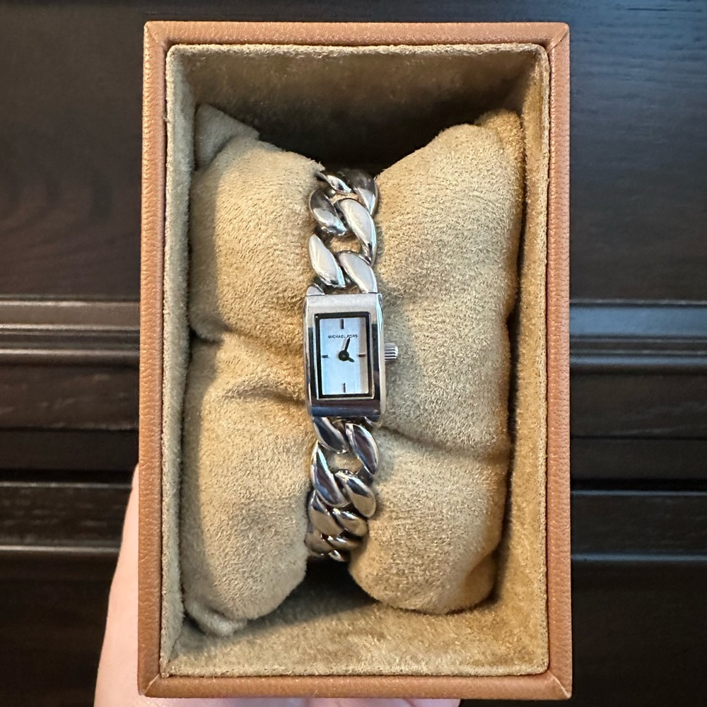 Michael Kors Silver Women’s Watch (19 cm long)